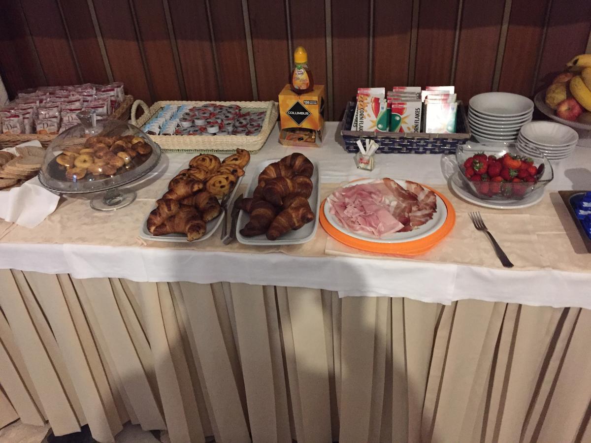 Albergo Ristorante La Greppia Montedivalli Chiesa Dış mekan fotoğraf